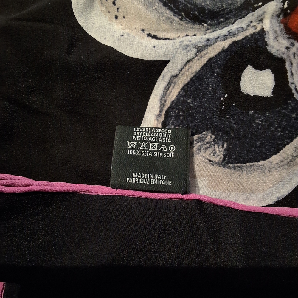 NWT Beautiful Gucci Black Silk Scarf with Butterfly Design - Picture 3 of 5
